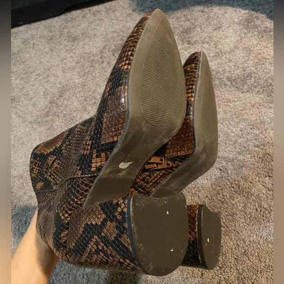 Steve Madden snake skin pointed boots with block heels. - Picture 3 of 7